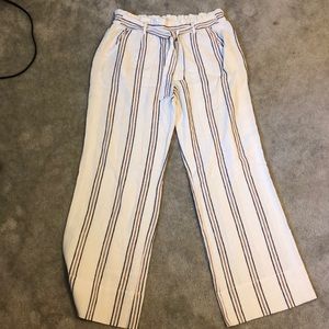Flowy stripped pants with functional pockets
